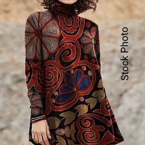NEW - Gorgeous Abstract Tunic - Generous Sizing For A Small